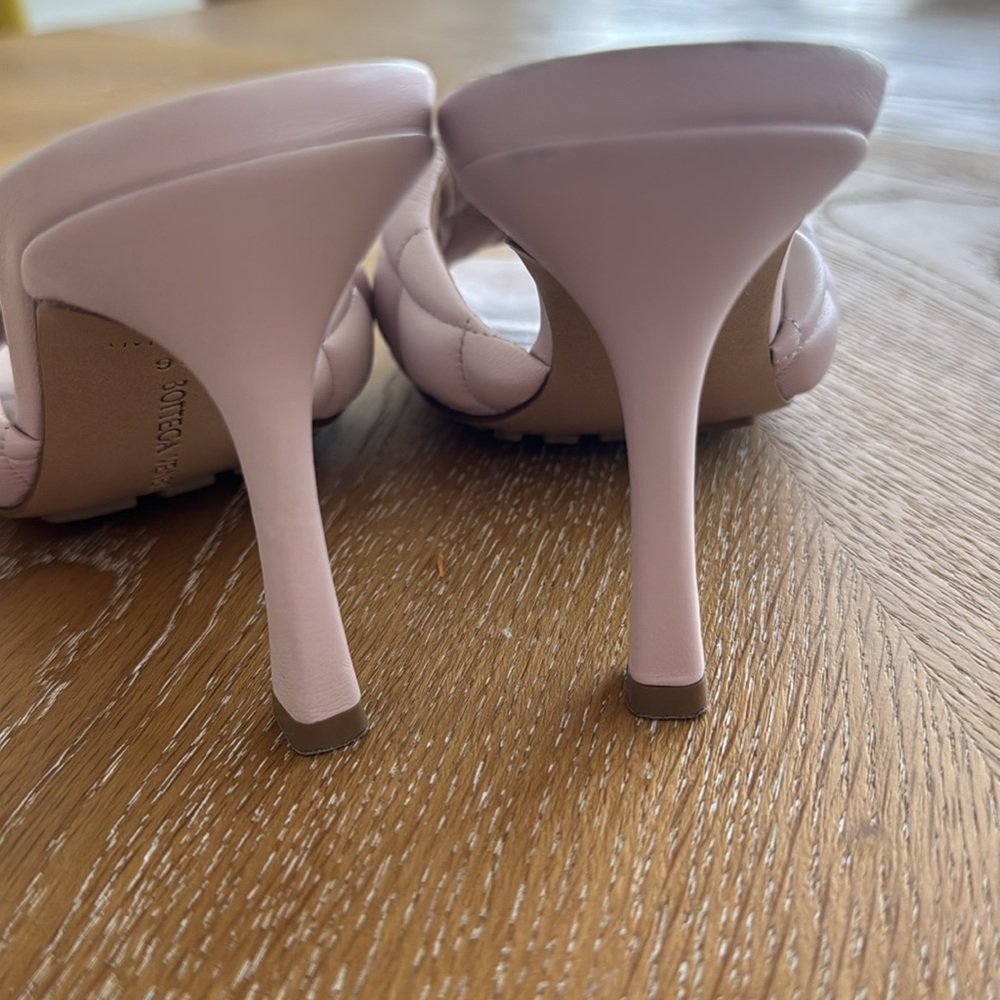 Bottega Veneta Women's Soft Pink Quilted Heels - Picture 4 of 7